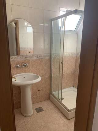 Гостевой дом Apartments Dibra Улцинь Семейный номер с террасой-5